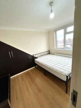 Greenland Crescent, Southall photo 4