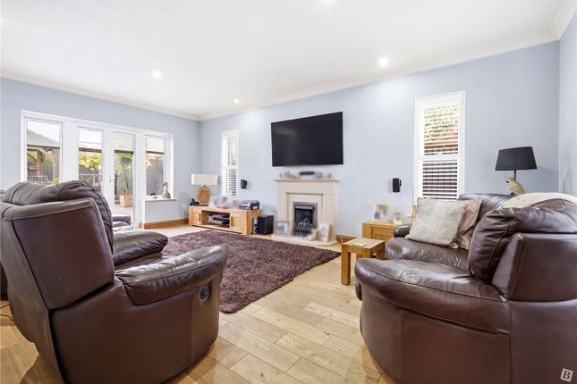 18, Mereworth Road, Chelmsford photo 2