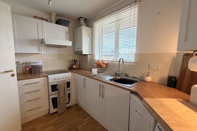 8, Banklands Court, Darlington photo 3