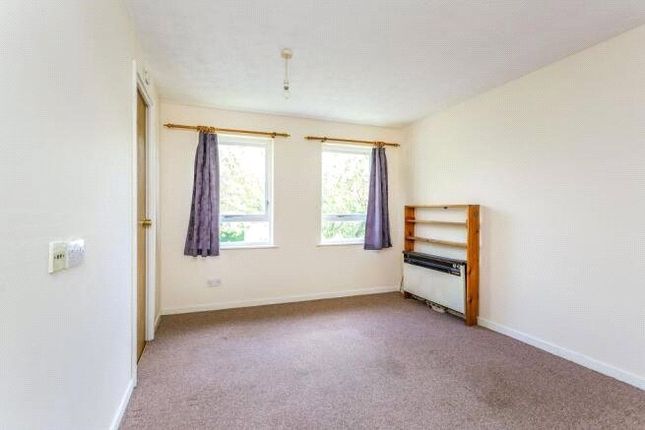 22, Celia Close, Hampshire photo 4