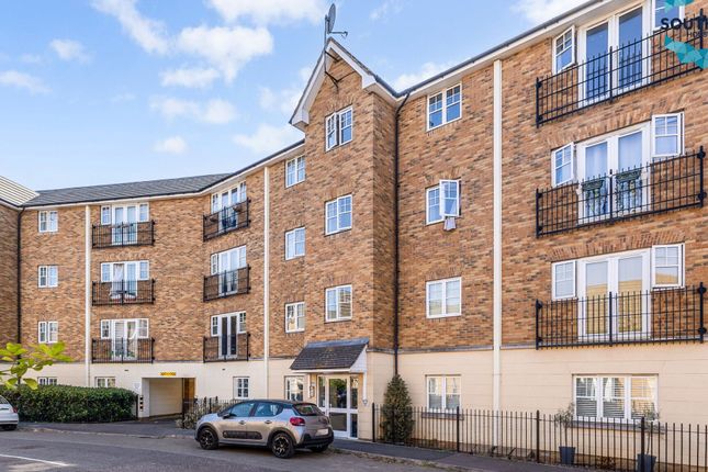 Caspian Way, Purfleet photo 3