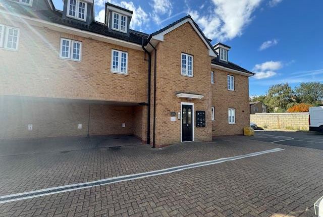 Flat 5, Lyn House, High Street, Aveley photo 2