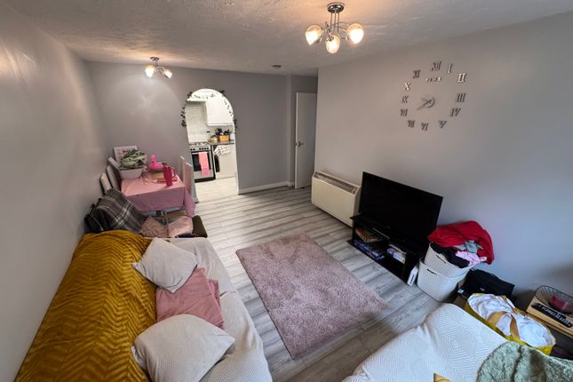 Flat 10, Roedean House,, Exeter Close, Hertfordshire photo 3