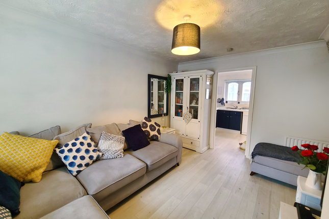 25, Roseleigh Drive, Southampton photo 3