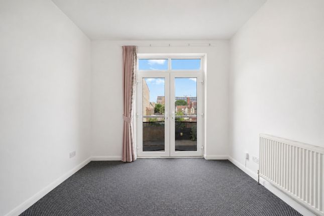 51 Redclyffe Road, London photo 3