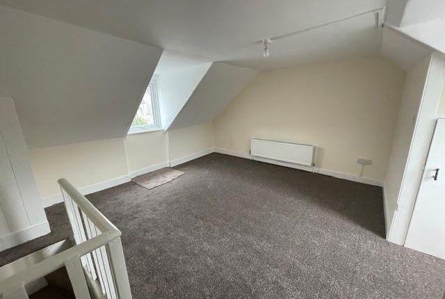 Flat to rent in London Road, Dover
