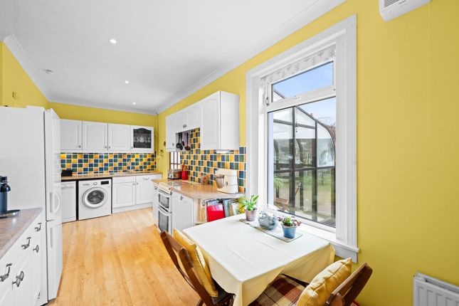 2 Main Street, Broxburn photo 3
