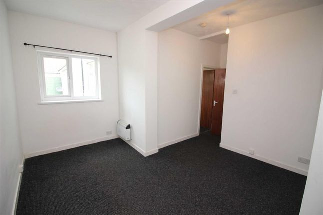 Thumbnail Flat to rent in Cardiff Road, Taffs Well, Cardiff