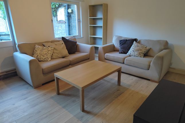 215 Helen Gladstone House, Nelson Square, London photo 2