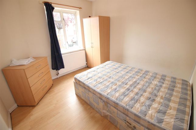 .9, Orchard Waye, Uxbridge photo 4