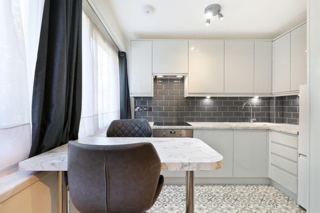 39 Reid House, Hyndewood, Bampton Road, London photo 2