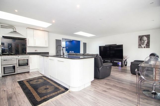 22 Harrow Way, Watford photo 4