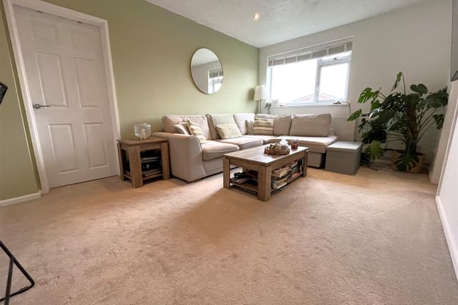 19, Alexandra Road, Chickerell photo 3