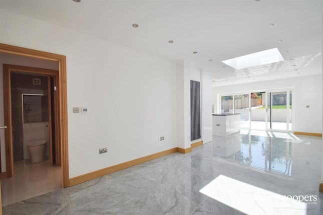 101, Hampermill Lane, Watford photo 3