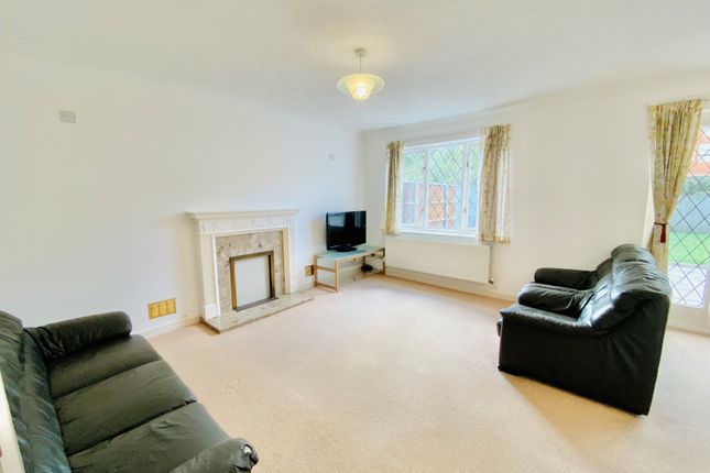 29, Lee Close, Barnet photo 2