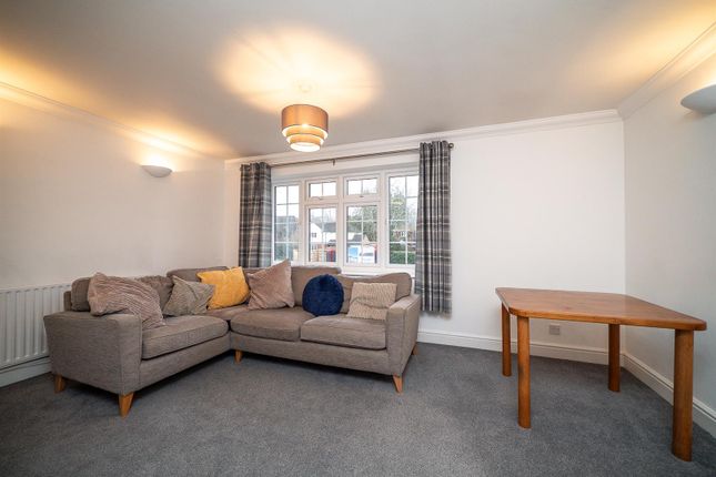 Flat 2, 150 St. Albans Road, St. Albans photo 2