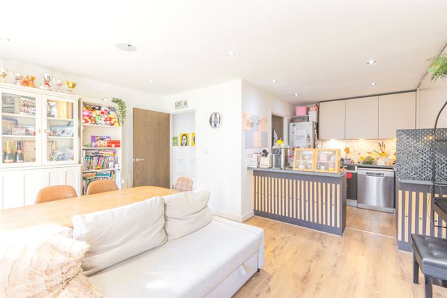2-bed flat on Flat 20 Ellyson House, 4, East Drive, Colindale, £440,000