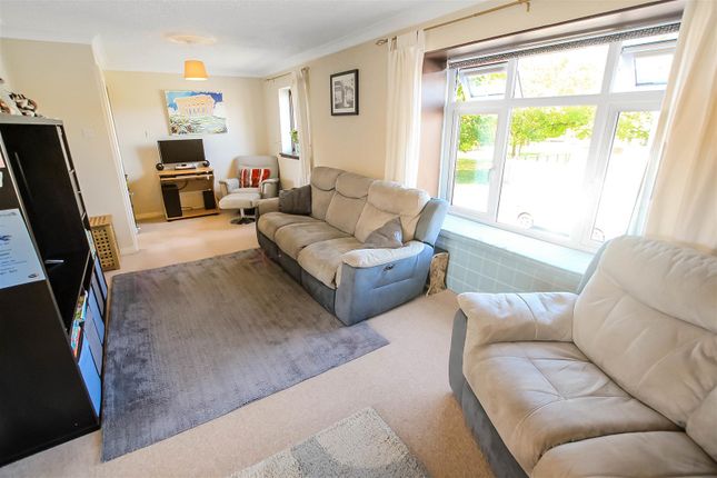 120, Washington Crescent, Newton Aycliffe photo 3