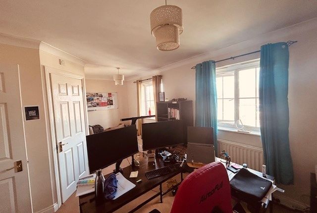 Town house for sale in Bluebell Way, Hatfield