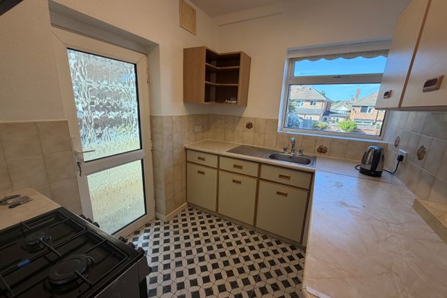 28, Leicester photo 4