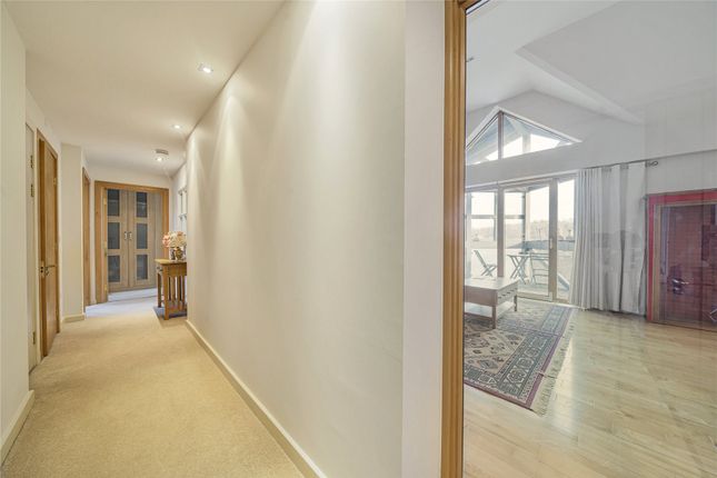 Flat for sale in Kings Head Yard, Winchester, Hampshire