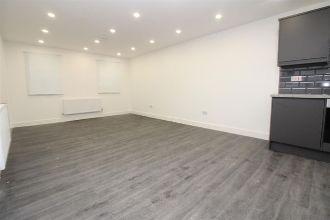 Studio to rent in Holly Lane, Ilford