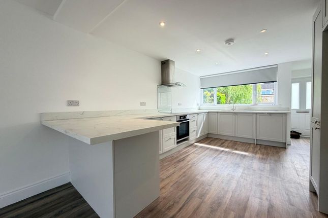 12 Dawnay Close, Scarborough photo 3