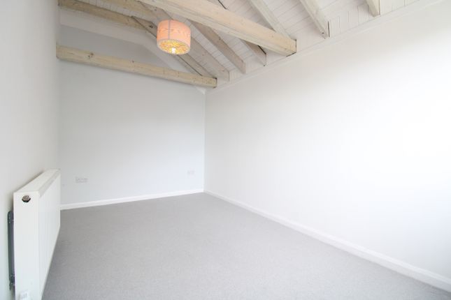 Studio to rent in Dormansland, Lingfield, Surrey