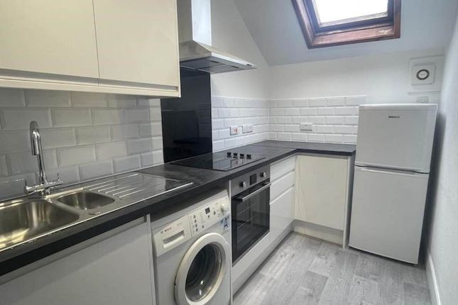Thumbnail Flat to rent in Powderham Crescent, Exeter