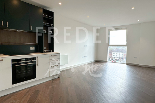 1-bed flat on Flat 44, Lavender House, Staines-upon-Thames, £1,600/mo