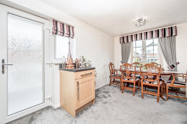 5, Cliffe Park Crescent, Leeds photo 4