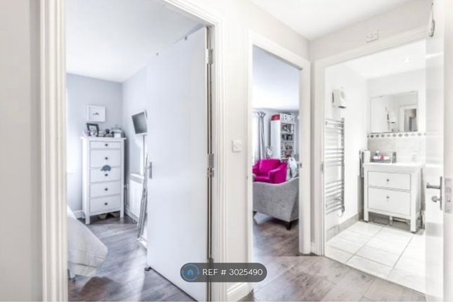 Flat, Harvest Way, Witney photo 3