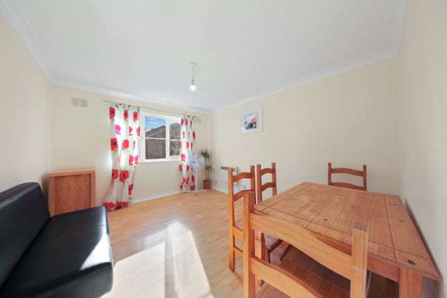13 Oliver Gardens, Oliver Gardens, London photo 3