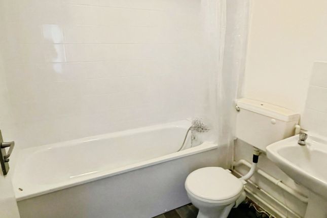 140, PETERBOROUGH photo 3