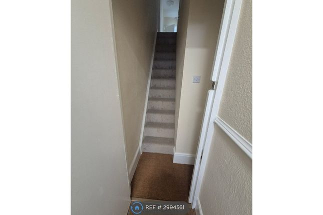 First Floor Flat  East Street, Chatham photo 3