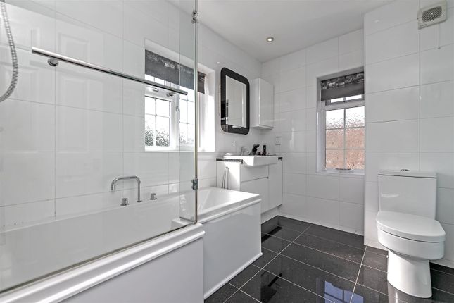 18Burghleyclose-62.Jpg