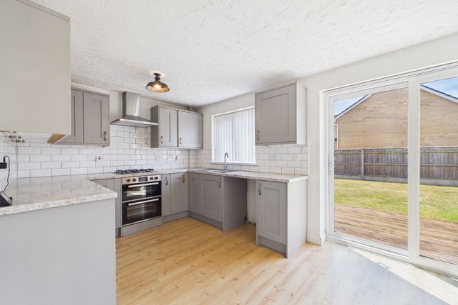 51 Elizabeth Road, Bude photo 3