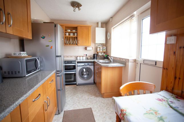 11, John Gunn Close, Chard photo 2