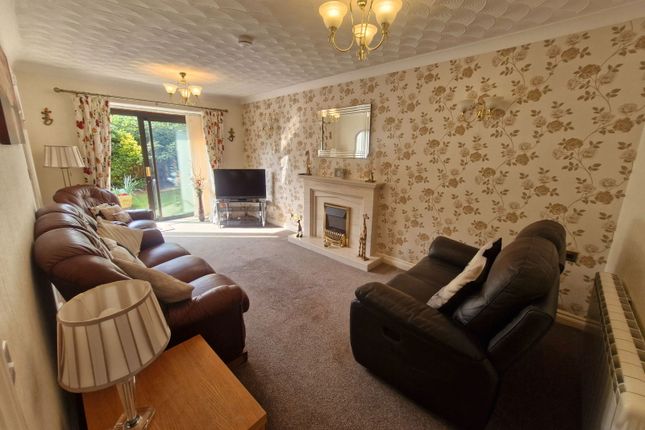 16, Beechcroft, Maghull photo 2