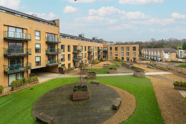 Thumbnail Flat for sale in The Embankment, Nash Mills Wharf, Hemel Hempstead, Hertfordshire