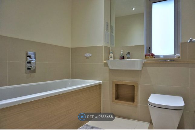 Elderberry Close, Romford photo 5