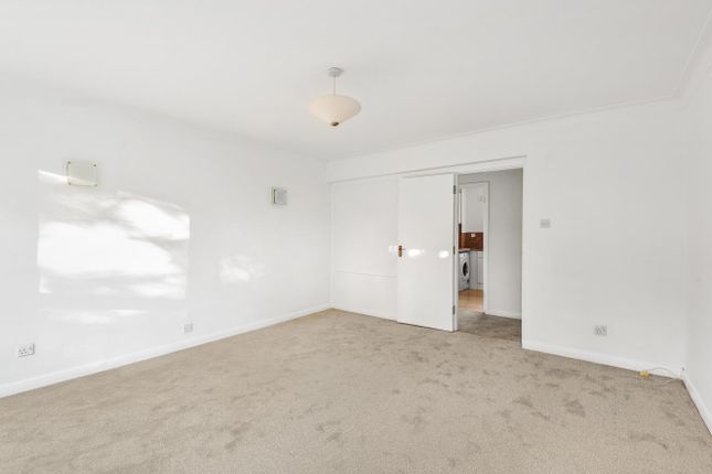 11, The Alders, Uxbridge photo 4