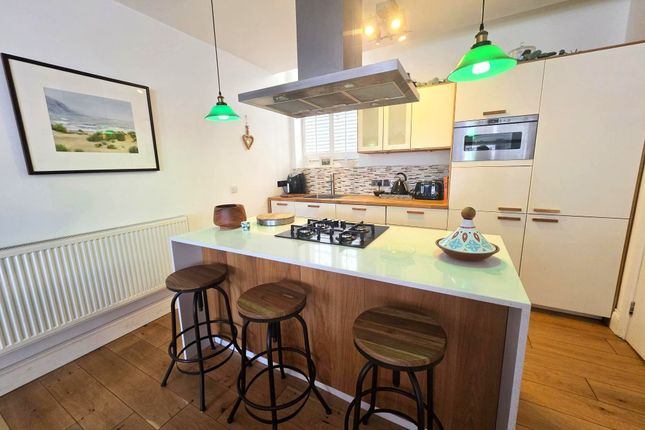 3 School House Mews, Barry photo 3