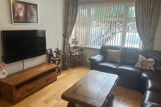 96, Fern Lane, Hounslow photo 2