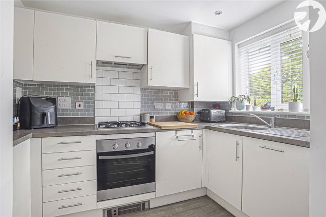 31, Darwin Avenue, Dartford photo 3