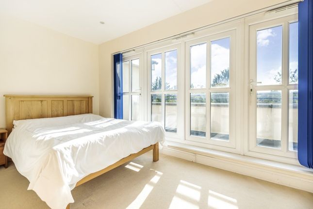 21, Glenmere Row, London photo 3