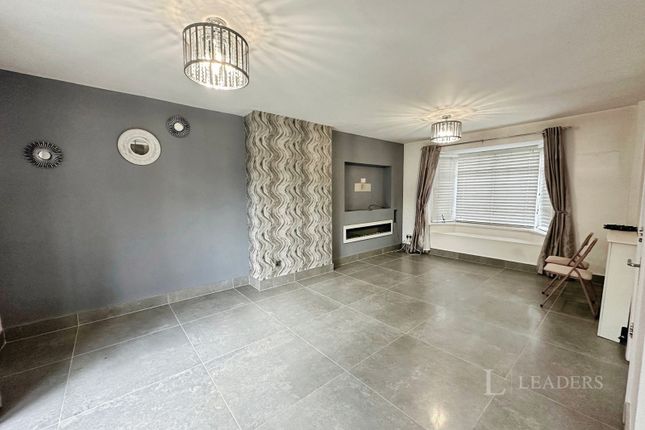 Bloomfield Avenue, Bedfordshire photo 3