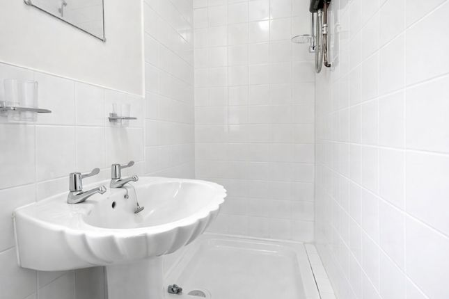 Room 2 148 Wickham Lane, London photo 2