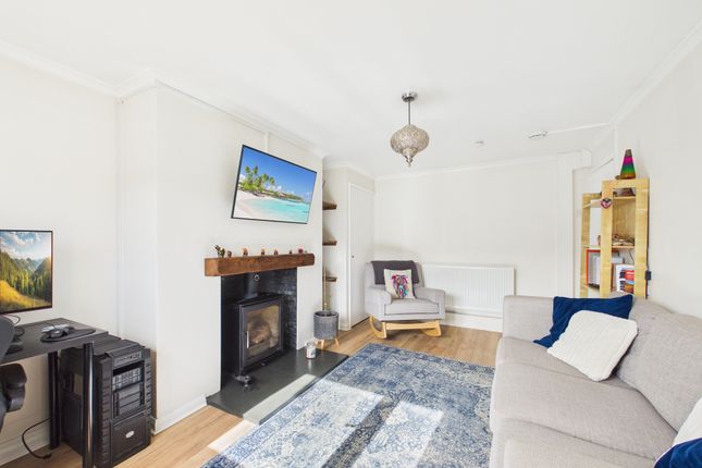 14 Kellas Avenue, Lossiemouth photo 2