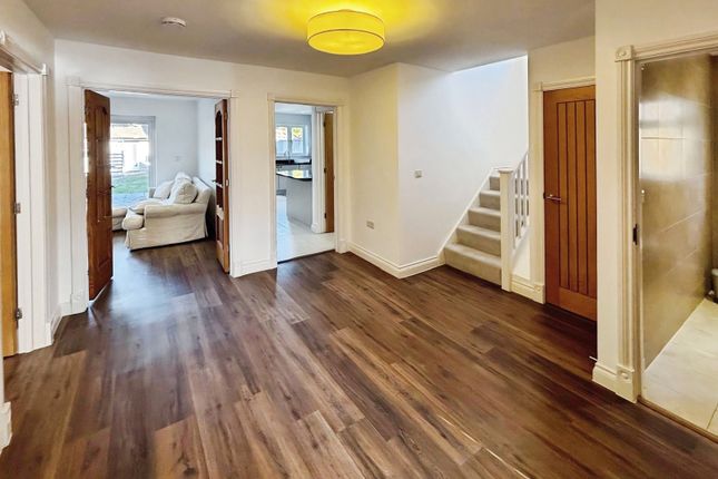 3, Alexander Close, Wokingham photo 4
